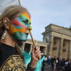 5c8a9de6240000f404a35278