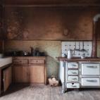 "Un pequeño molino, escondido en los bosques de Luxemburgo. Un lugar estupendo, de hermosa decadencia y un montón de cosas personales dejadas por el propietario", dice Zegwaard.