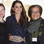 La reina Rania de Jordania con Renee Zellweger y Marian Wright Edelman en la inauguración de la red global de mujeres para la Conferencia de los Niños el 11 de junio de 2006.