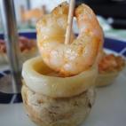 Sólo se necesitan champiñones de tamaño mediano, mantequilla, gambas grandes y anillas de calamar. Puedes ver aquí la receta.