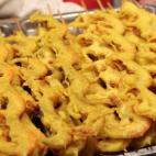 Para prepararlos se necesitan bolsa de kikos, langostinos, huevos, harina de maíz y sal. Aquí puedes ver cómo hacerlo.