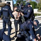 FEMEN irrumpe en un acto franquista en Madrid