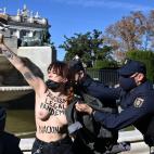 FEMEN irrumpe en un acto franquista en Madrid