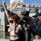 FEMEN irrumpe en un acto franquista en Madrid