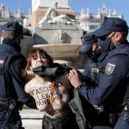 FEMEN irrumpe en un acto franquista en Madrid