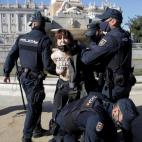 FEMEN irrumpe en un acto franquista en Madrid