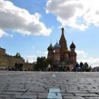 “Pasear por ella se hace imprescindible al visitar Moscú y merece la pena verla de noche y de día, pues la imagen se disfruta de manera diferente. También es una buena idea visitar el Museo Estatal de Historia, que es el impresionante edifi...