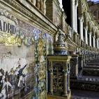 Esta plaza se creó para la Exposición Iberoamericana de 1929 y es uno de los lugares más bonitos de la ciudad. De ella hay que destacar sus bancos, donde están representadas todas las provincias de España. “La peculiaridad de esta plaza r...