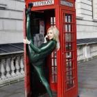 En una cabina de Londres, Inglaterra.