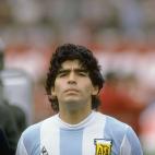 El jugador con la camiseta albiceleste antes de iniciar un partido contra Per&uacute;.