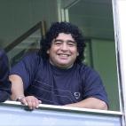 En el estadio del Boca Juniors animando al equipo. Eran las horas m&aacute;s bajas de El Pelusa.