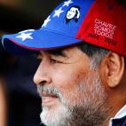 El jugador, desde el banquillo, con una gorra en homenaje al fallecido pol&iacute;tico venezolano Hugo Ch&aacute;vez.