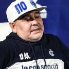 Maradona durante una conferencia de prensa despu&eacute;s de su presentaci&oacute;n como nuevo entrenador de Gimnasia y Esgrima La Plata.