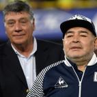 Diego Armando Maradona durante el partido del Gimnasia y Esgrima La Plata, &uacute;ltimo equipo al que ha entrenado, y el Boca Juniors.