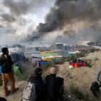 Las autoridades francesas evacuan el campamento de inmigrantes de Calais. Un total de 5.596 personas fueron desalojadas. No todas han sido reubicadas y se han visto obligadas a dormir en la calle.