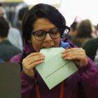 5c8a9eee250000520681653a