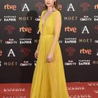 Con vestido de Cortana y zapatos de Jimmy Choo