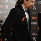 Con el lazo naranja en contra de la manipulación en RTVE