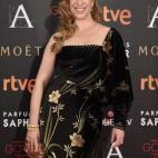 Vestida de Chorda Couture con zapatos de Úrsula Mascaró y joyas de Carrera y Carrera