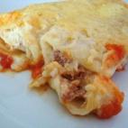 También se necesita tomate frito, cebolleta y huevo duro. Aquí puedes ver la receta completa.