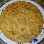 Se prepara con restos de cocido, entre los que se incluye el pollo. La receta completa la puedes encontrar aquí.