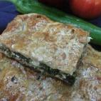 Lleva también pimiento morrón, pimiento verde, tomate, huevo duro y cebolla. Sigue aquí todos los pasos de la receta.