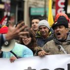 5c8aa12b230000dd04236082