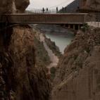 5c8aa118250000e203c950a2