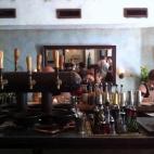 Tiempo en bicicleta desde Dam Square: 10 minutos Inspirado en los lugares típicos de Nueva York, este nuevo espacio ofrece ensaladas deliciosas. Una buena elección para un almuerzo o cena saludable. SLA está en Ceintuurbaan, 149 Horario: Lu...