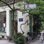 Tiempo en bicicleta desde Dam Square: 10 minutos Hasta las personas menos arriesgadas se han atrevido a fumar marihuana en Ámsterdam. Si es tu caso, tenemos una recomendación especial. Se trata de este coffe shop que ofrece la mencionada yerb...