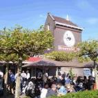 Tiempo en bicicleta desde Dam Square: 11 minutos La cervecería del Molino es la más antigua de la ciudad, con cervezas orgánicas y artesanales de mucha calidad y sin rivales en el mercado. En los días soleados suele llenarsehrny. Nada más ...