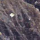 Restos del avión en el lugar del accidente