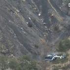 Captura de pantalla de Document BFMTV en la que se ve el lugar de los hechos y algunos de los restos del avión