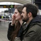 Familiares de los fallecidos llegan a El Prat.