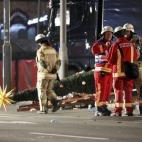 Paramédicos en el lugar del atropello