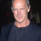 El actor, secundario en películas tempranas de Clint Eastwood y padre de la actriz y cantante Juliette Lewis, falleció el 8 de abril a los 79 años de edad en Woodland Hills, California, por causas naturales. Infierno de cobardes (1973), Un ...