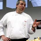 El cocinero bilbaíno Aitor Basabe, responsable de la cocina del restaurante Arbolagaña, en el museo de Bellas Artes de Bilbao fue hallado muerto la madrugada del día de Nochebuena en un bosque cercano a la parroquia de La Borbolla, en Asturias.