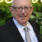 El pintor y escultor abstracto estadounidense Ellsworth Kelly (Oradell, Nueva York, Estados Unidos, 31 de mayo de 1923) falleció el domingo 27 de diciembre a los 92 años. Así lo anunció el diario The New York Times, que cita a su vez a la ga...