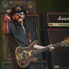 Ian Lemmy Kilmister, vocalista, bajista y líder de la banda de heavy metal Motörhead, falleció el lunes 28 de diciembre a los 70 años de edad tras haber sido diagnosticado de una agresiva forma de cáncer. Nació el 24 de diciembre de 1945 ...