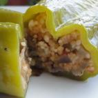 Con berenjena, 1 calabacín, cebolla, tomate y pasas. Mira aquí cómo prepararlos.