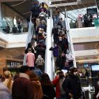 Aglomeraciones en el centro de Londres tras el fin del confinamiento