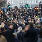 Aglomeraciones en el centro de Londres tras el fin del confinamiento