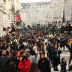 Aglomeraciones en el centro de Londres tras el fin del confinamiento