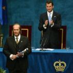 Paco De Lucía recibió el Premio Príncipe de Asturias en octubre de 2004 en Oviedo.