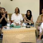 El guitarrista, junto a la bailaora Sara Baras y otros músicos en julio de 2004.