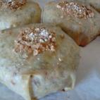 Las pastelas suelen ser grandes porque se colocan en el centro de la mesa para compartir. Sin embargo, esta receta te permitirá hacerlas individuales. Puedes ver la receta completa aquí