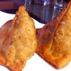 Empanadillas hindúes con masa muy fina y relleno picante. Puedes ver la receta completa aquí