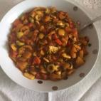 Una vez hecha la verdura se le puede añadir garbanzos o alubias en conserva. Puedes ver la receta completa aquí