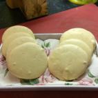 Es una de las recetas más antiguas de la ciudad de Tetuán. Suele servirse en bodas y bautizos. Puedes ver la receta completa aquí