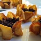 La receta es bastante económica, explica su autora en Cookpad, y además se pueden preparar variantes sustituyendo la morcilla por sobrasada o chorizo. Aquí puedes ver los pasos a seguir.